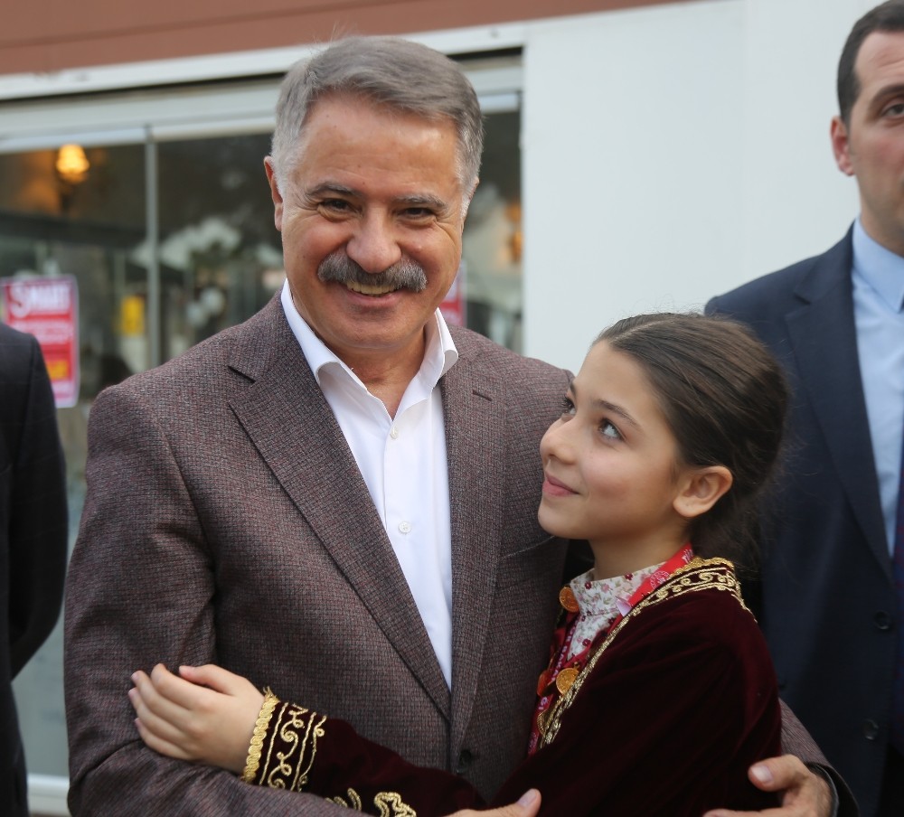 Başkan Deveci şampiyonları kutladı 