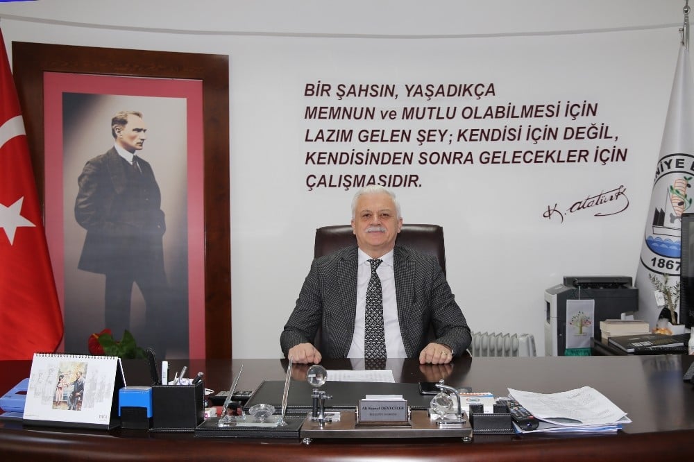 Başkan Deveciler maaşını kampanyaya bağışladı 
