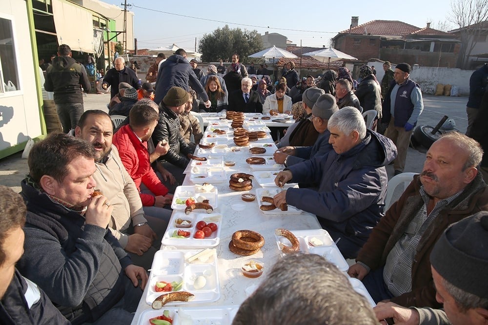Başkan Deveciler, pazarcı esnafı ile kahvaltıda buluştu 