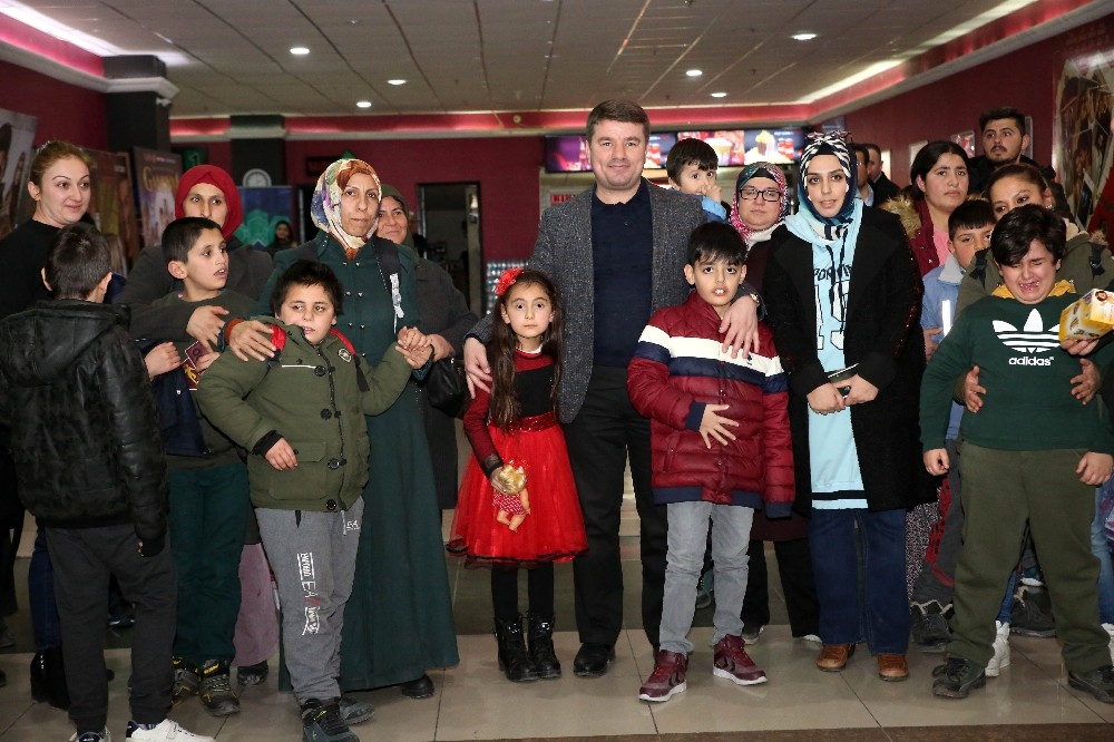 Başkan Dinçer, 30 otizmli öğrenci ile film izledi 