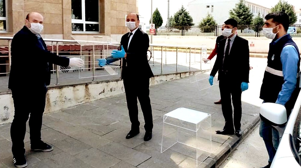 Başkan Doğru’dan hastaneye entübe virüs koruma kutusu 