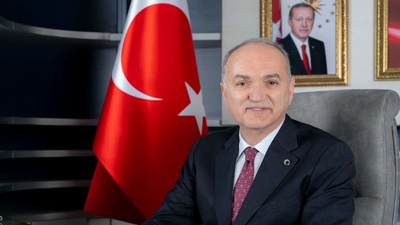 Başkan Dr. Faruk Özlü'den yeni yıl mesajı: Yeni yılda iklimimiz sevgi ve barış olsun