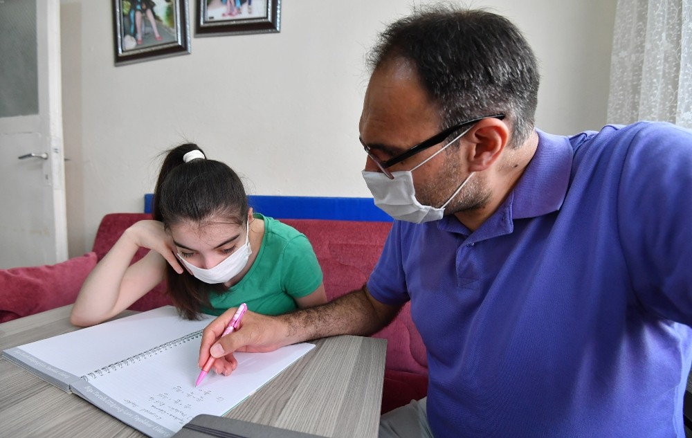 Başkan Dündar’dan engelli öğrenciye özel ders desteği 