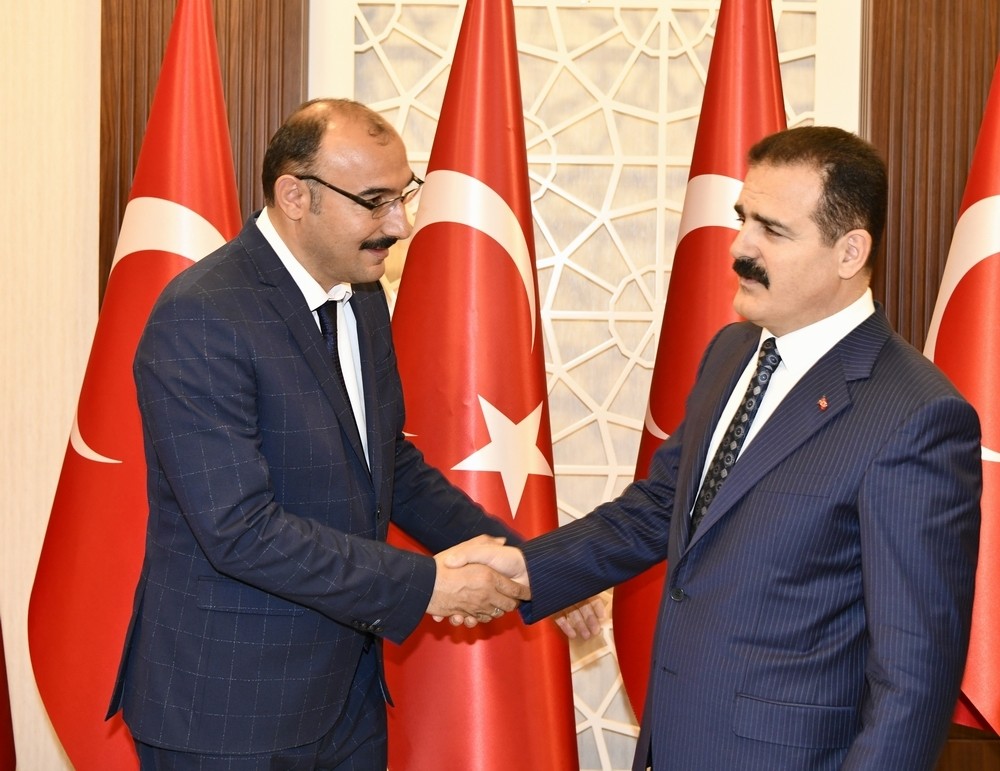 Başkan Dündar’dan Vali Akbıyık’a ziyaret 