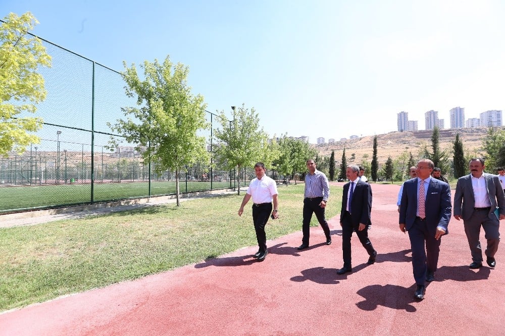 Başkan Durmuş’tan Şahinbey’in spor tesislerine tam not 
