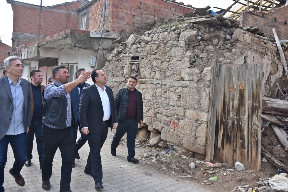 Başkan Dutlulu, deprem bölgesinde son durumu inceledi 