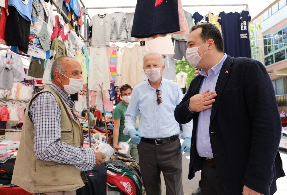 Başkan Dutlulu’dan, uzun süredir tezgah açamayan pazarcı esnafına destek 