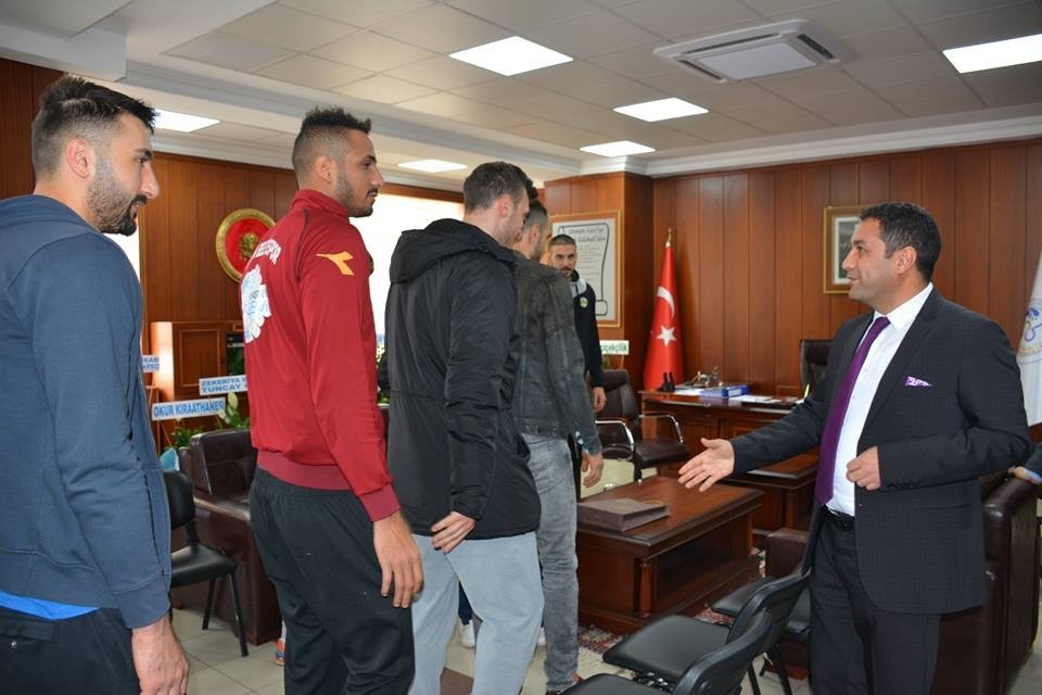 Başkan Ekinci voleybolcuları kabul etti 