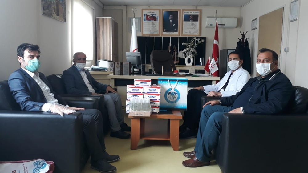 Başkan Ensari’den sağlık çalışanlarına maske ve dezenfektan desteği 