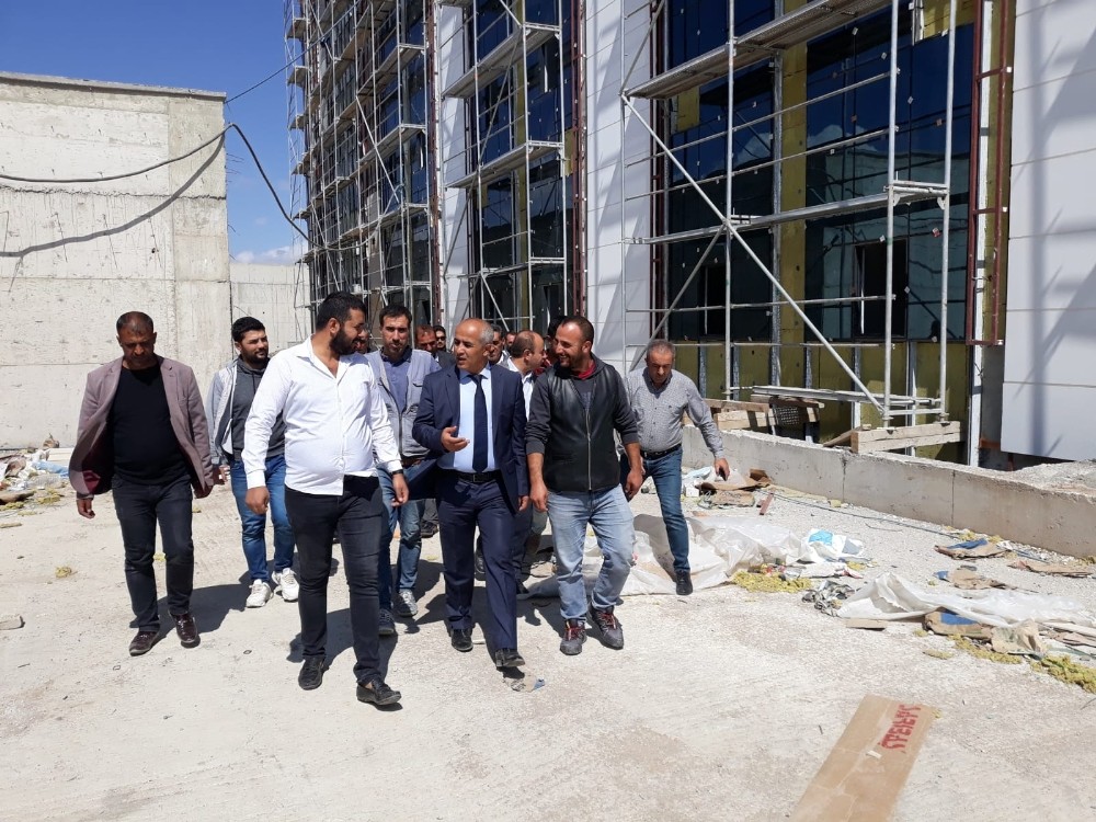 Başkan Ensari’den yapımı devam eden hastane inşaatında inceleme 