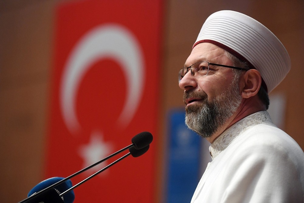 Başkan Erbaş: “Her birimiz on genci sarıp sarmalasak” 
