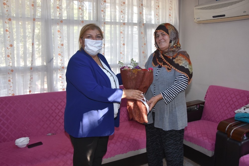 Başkan Erdem’den anneye sürpriz 