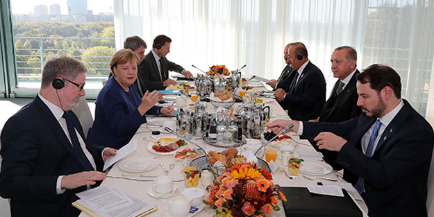 Başkan Erdoğan, Almanya Başbakanı Merkel'le kahvaltıda bir araya geldi! İşte ilk fotoğraflar