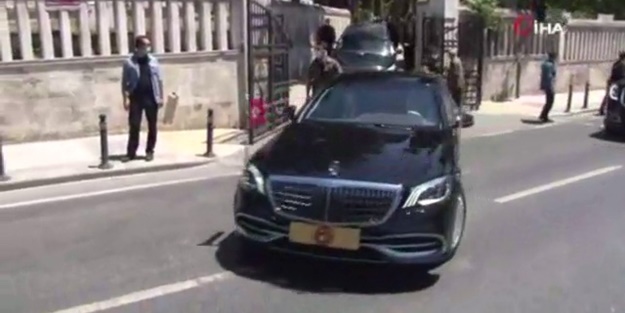 Başkan Erdoğan anne ve babasının kabrini ziyaret etti