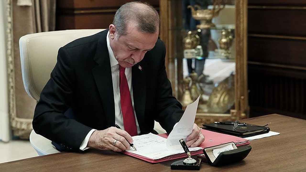 Başkan Erdoğan imzaladı! Gece yarısı o isim görevden alındı