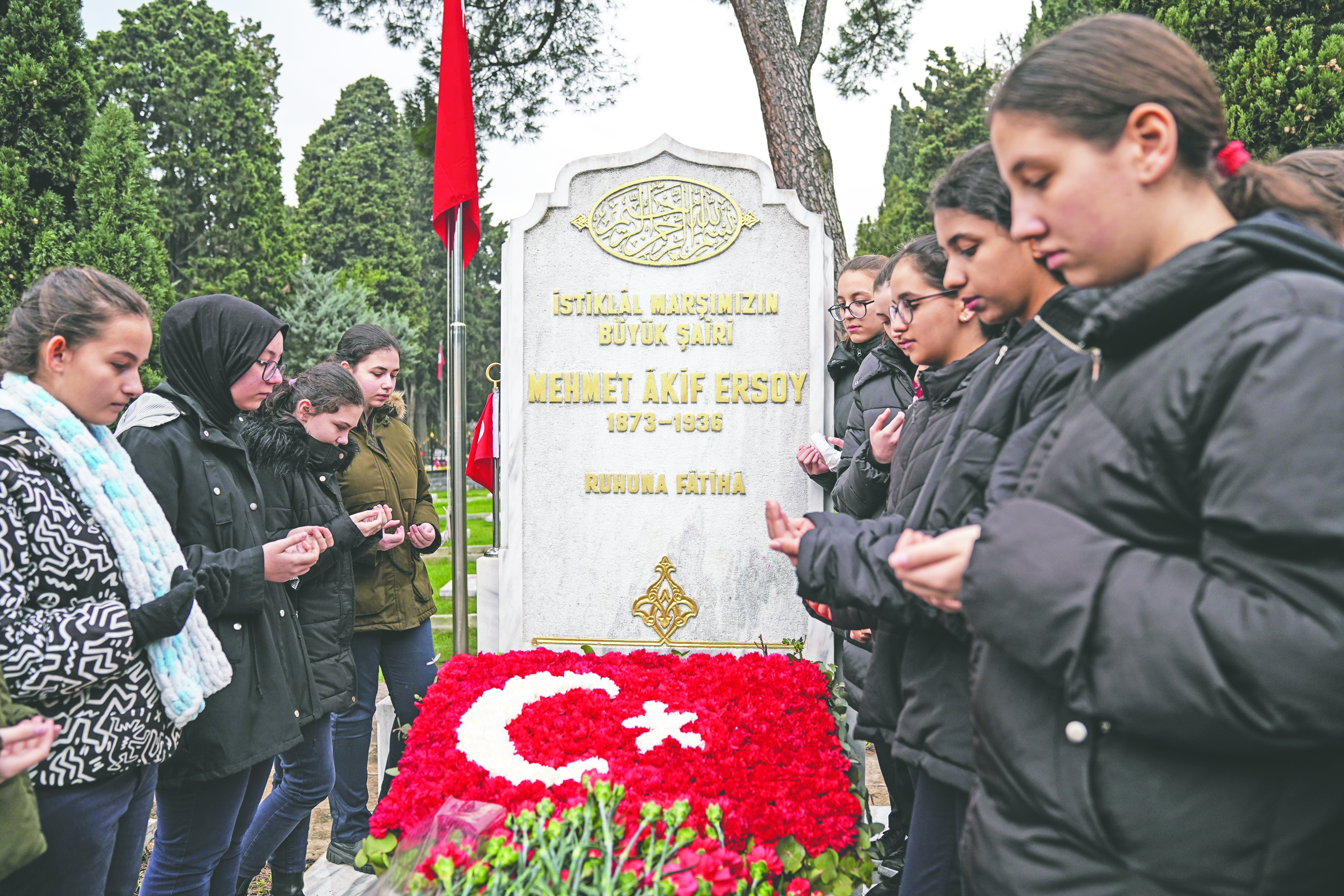  Başkan Erdoğan: İstiklal Marşımızı unuttuğumuz gün ayağımızda pranga boynumuzda zincir olur