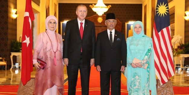 Başkan Erdoğan Malezya Kralı'yla görüştü