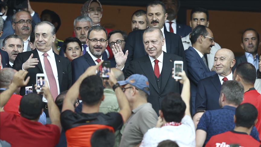 Başkan Erdoğan millileri yalnız bırakmadı