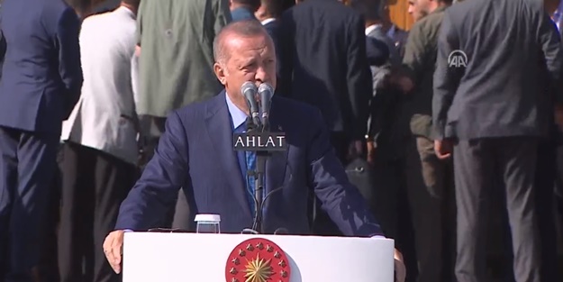 Başkan Erdoğan, Malazgirt'in ardından Ahlat'ta konuştu: Dicle ve Fırat'ın kuzularını çakallara kaptırmayacağız