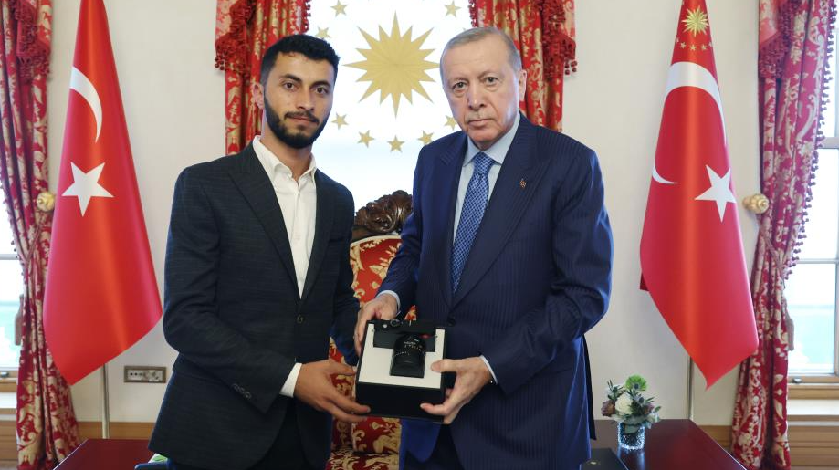 Başkan Erdoğan, Oscar ödüllü Filistinli yönetmen Adra ile bir araya geldi