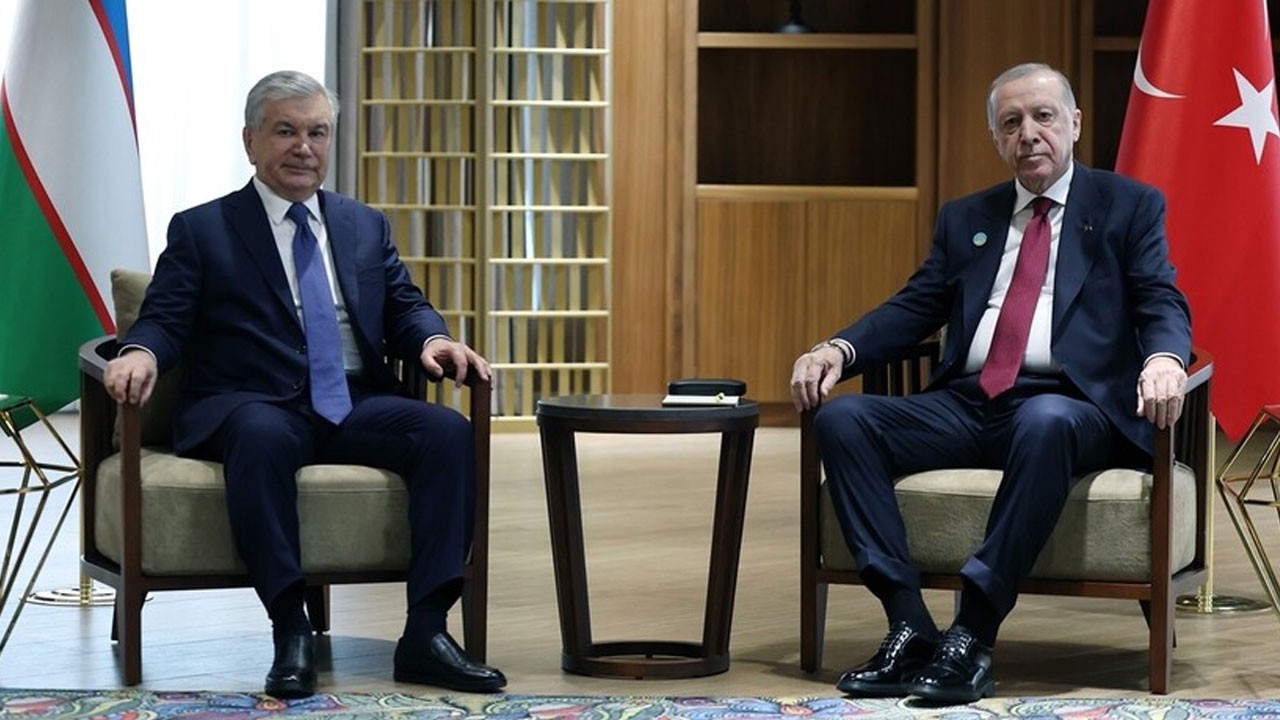 Başkan Erdoğan, Özbekistan Cumhurbaşkanı Mirziyoyev ile bir araya geldi