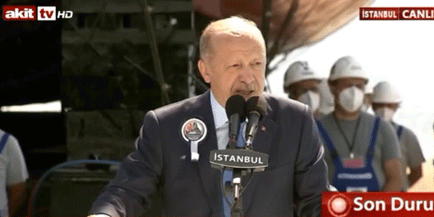 'Babur' denize indirildi