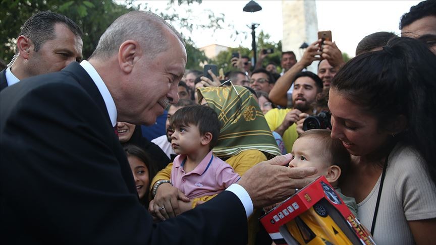 Başkan Erdoğan Sultanahmet'te vatandaşlarla buluştu