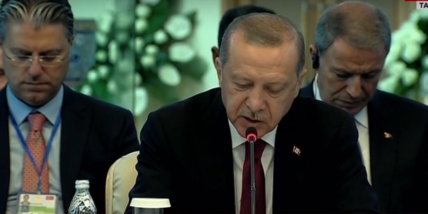 Başkan Erdoğan tarihi zirveye geniş bir heyetle katıldı
