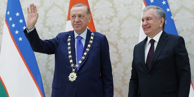 Başkan Erdoğan'a devlet nişanı takdimi