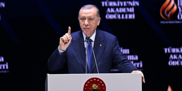 Başkan Erdoğan'dan ahlak dersi: Sosyal medyada ciddi bir yozlaşma yaşanıyor!