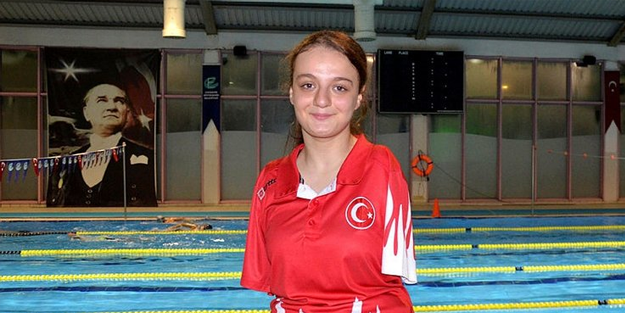 Başkan Erdoğan'dan şampiyon yüzücü Sümeyye Boyacı'ya tebrik telgrafı