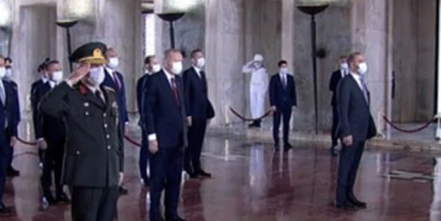 Başkan Erdoğan’dan YAŞ öncesi Anıtkabir’e ziyaret! Libya ve Suriye mesajı