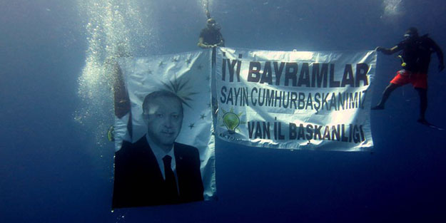 Başkan Erdoğan’ın bayramını denizin altında kutladılar