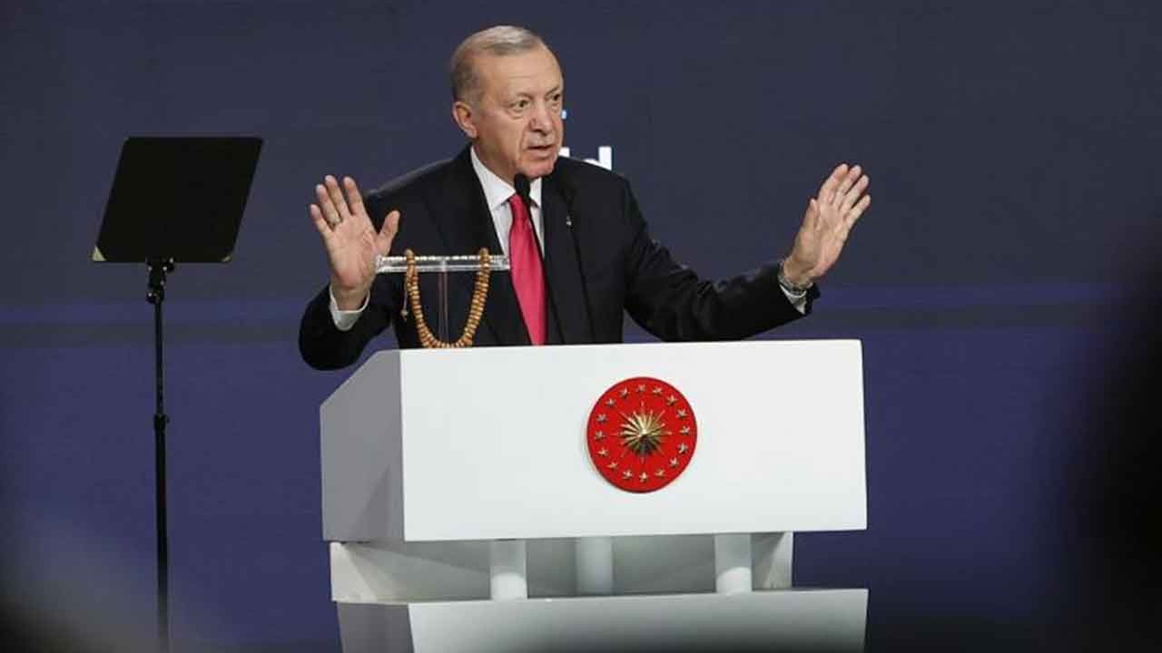 Başkan Erdoğan'ın sözleri sonrası salon ayağa kalktı