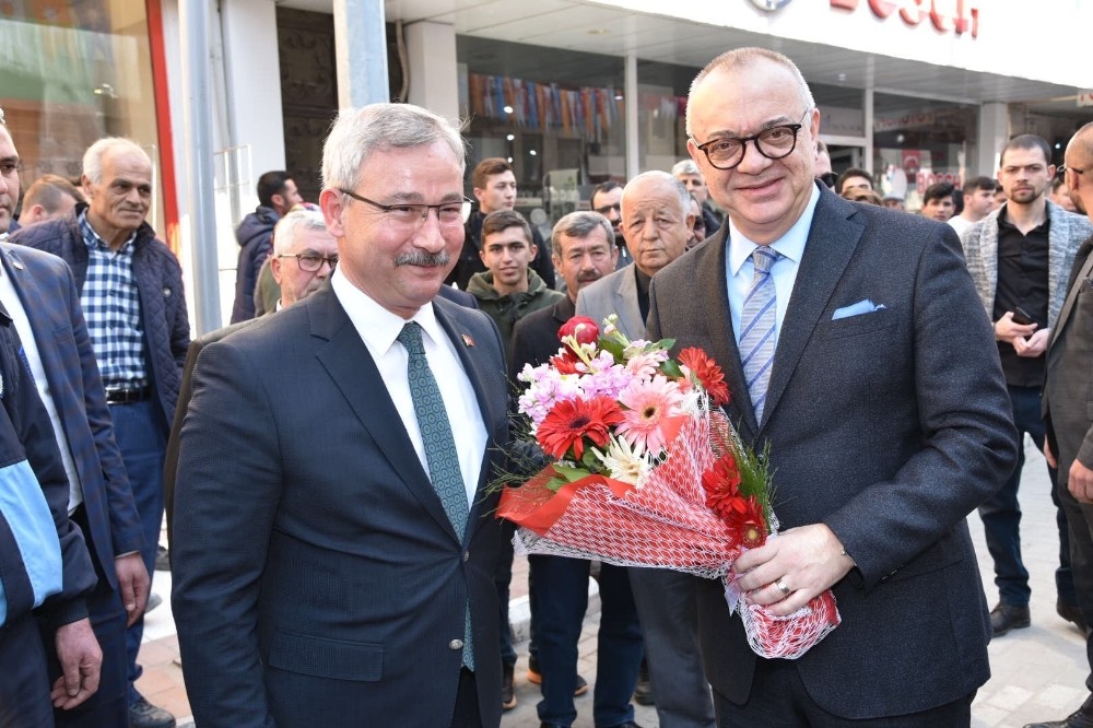 Başkan Ergün Saruhanlı Belediyesini ziyaret etti 