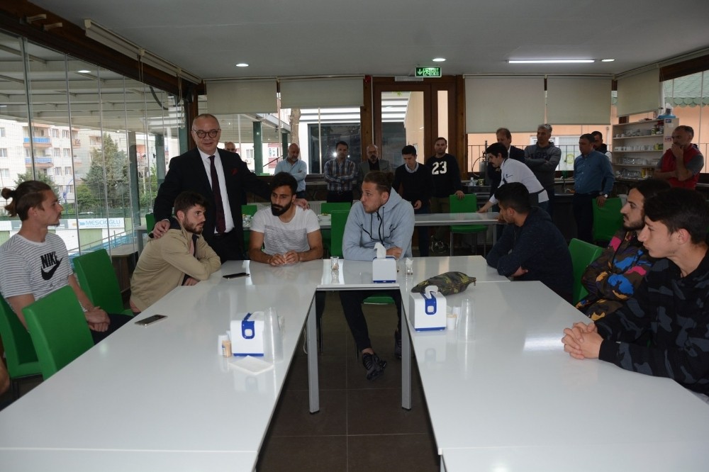 Başkan Ergün’den Manisa BBSK’li futbolculara moral ziyareti 