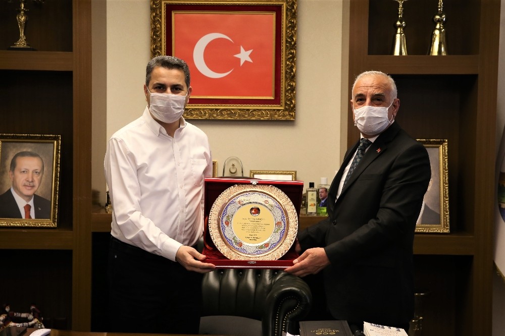 Başkan Eroğlu: “Vakaların sıfırlandığı, pandeminin olmadığı bir sürece doğru gidiyoruz” 