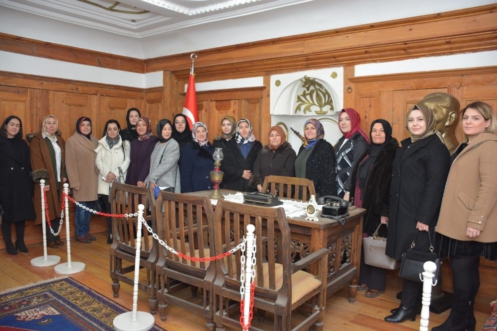 Başkan eşlerinden Atatürk Evi’ne ziyaret 