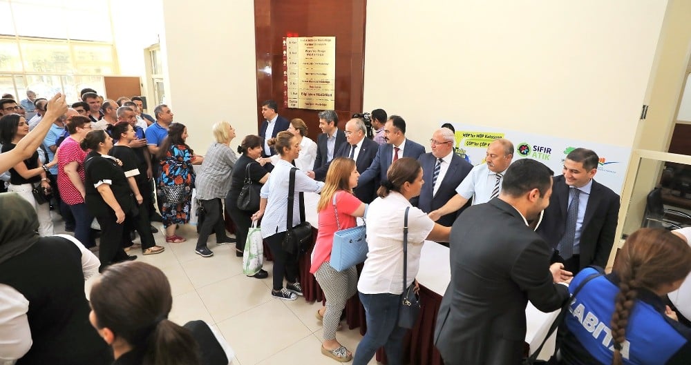 Başkan Fadıloğlu, mesai bitiminde personellerle bayramlaştı 