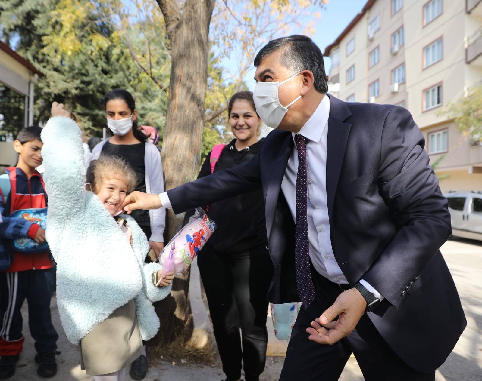 Başkan Fadıloğlu, minik Buğlem'in isteğini kırmadı