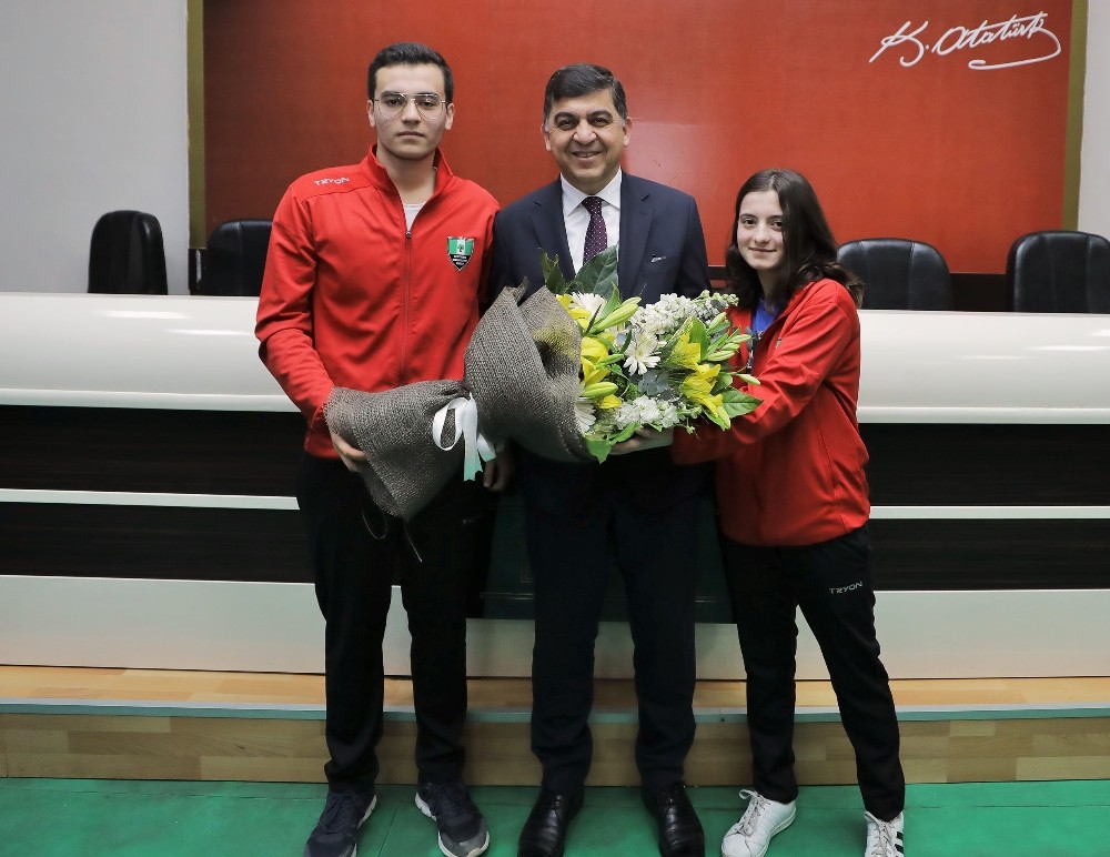 Başkan Fadıloğlu şampiyonlarla buluştu 