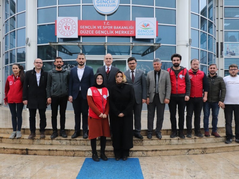 Başkan Faruk Özlü gençlik merkezini ziyaret etti 