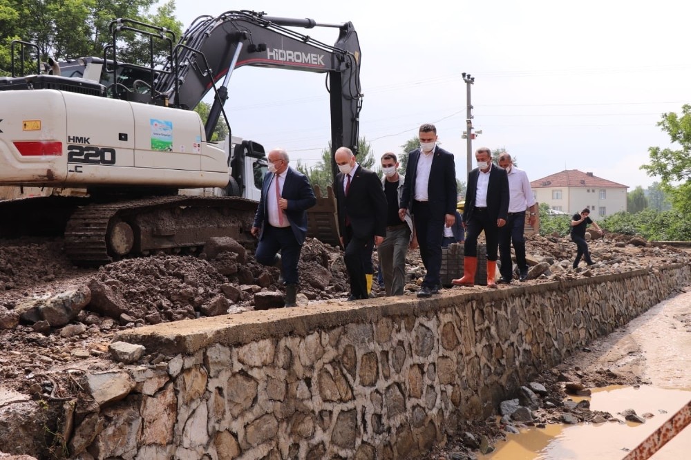 Başkan Faruk Özlü, sel bölgesinde incelemede bulundu 