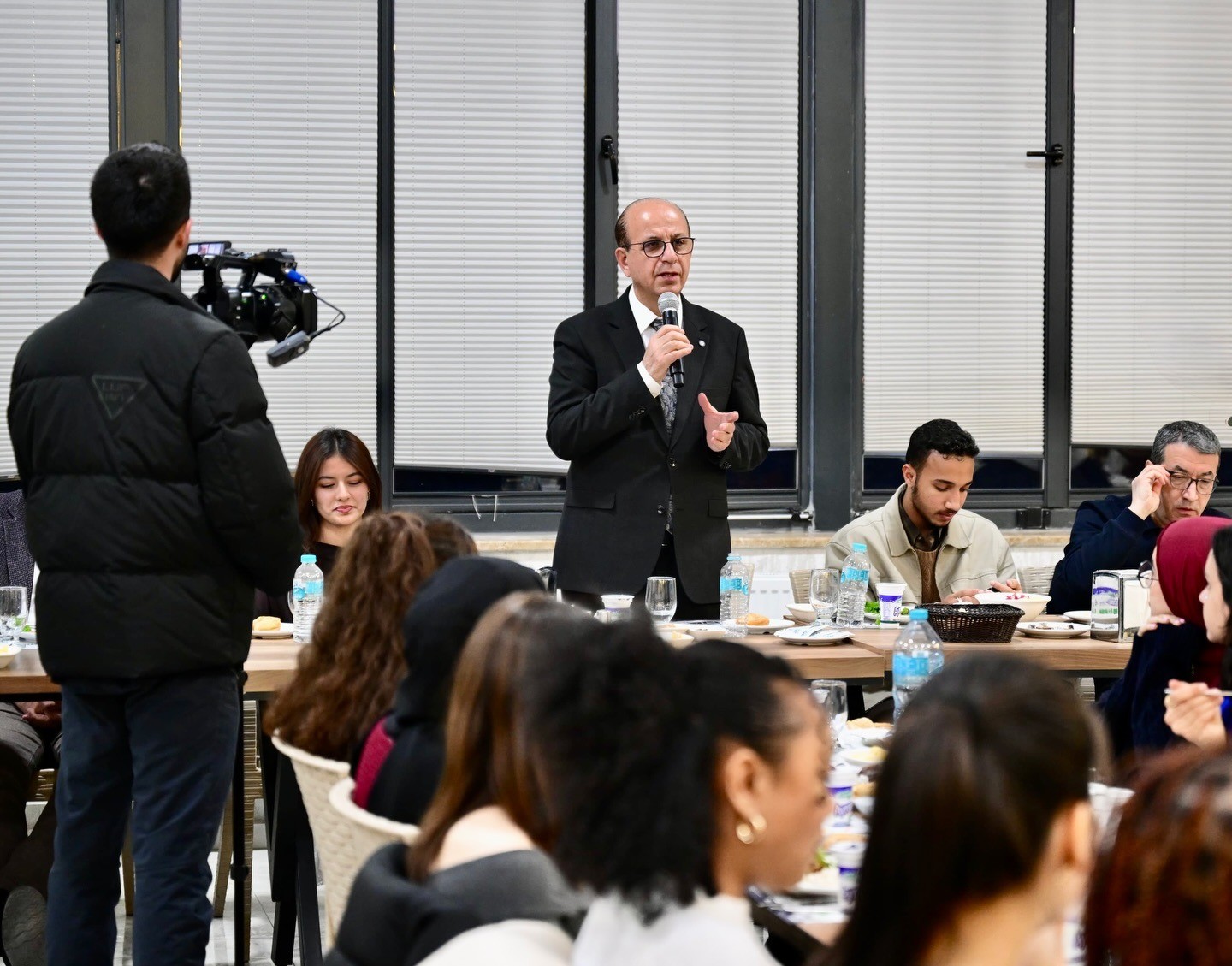 Başkan Geçit 36 farklı ülkeden gelen uluslararası öğrencileri iftarda ağırladı