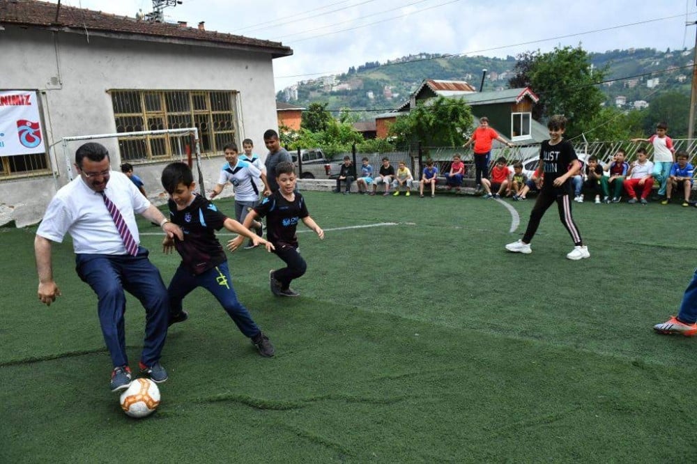 Başkan Genç, Trabzonspor’un 52. kuruluş yıldönümünü çocuklarla birlikte kutladı 