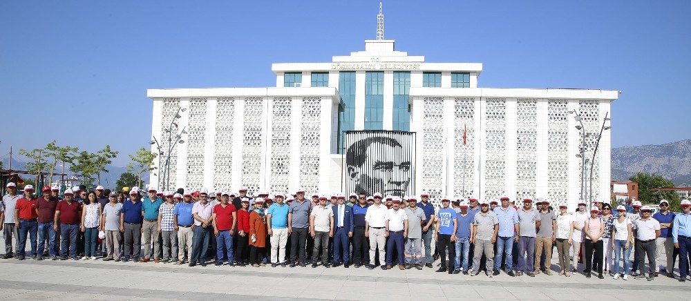 Başkan Genç’ten, süpürgeli sokak temizliği 