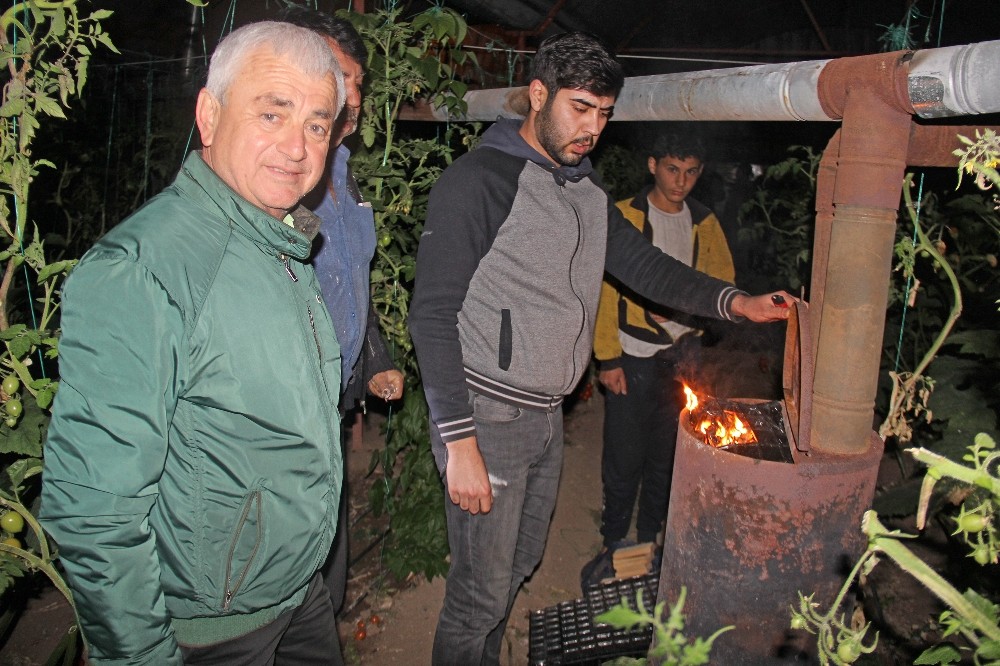 Başkan Geyikçi Finikeli çiftçilerle don nöbetinde 