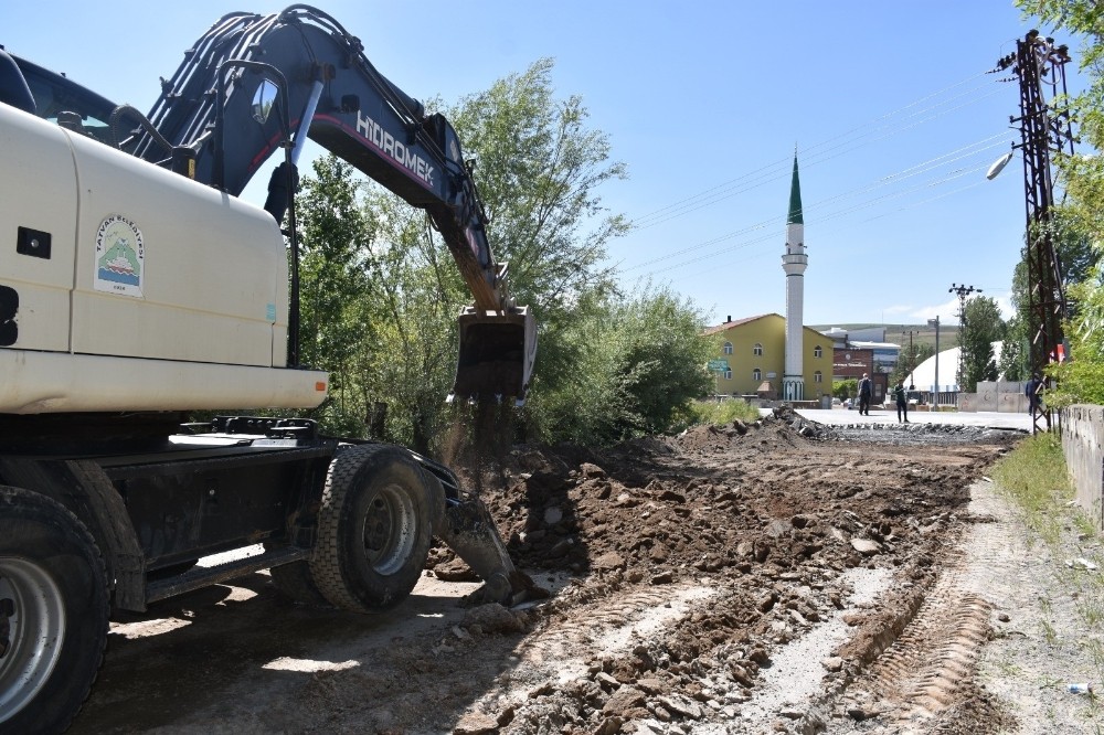 Başkan Geylani: “Yol yenileme çalışmalarına başladık” 