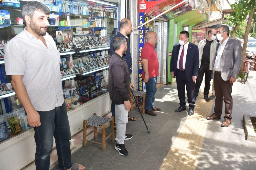 Başkan Gezer esnaf ve vatandaşlarla bir araya geldi 
