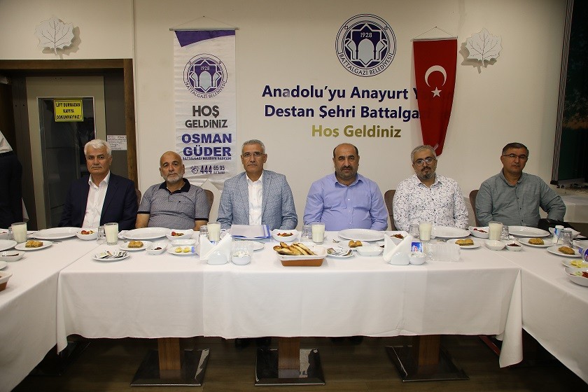 Başkan Güder, Battalgazi Belediyespor oyuncuları ile buluştu 